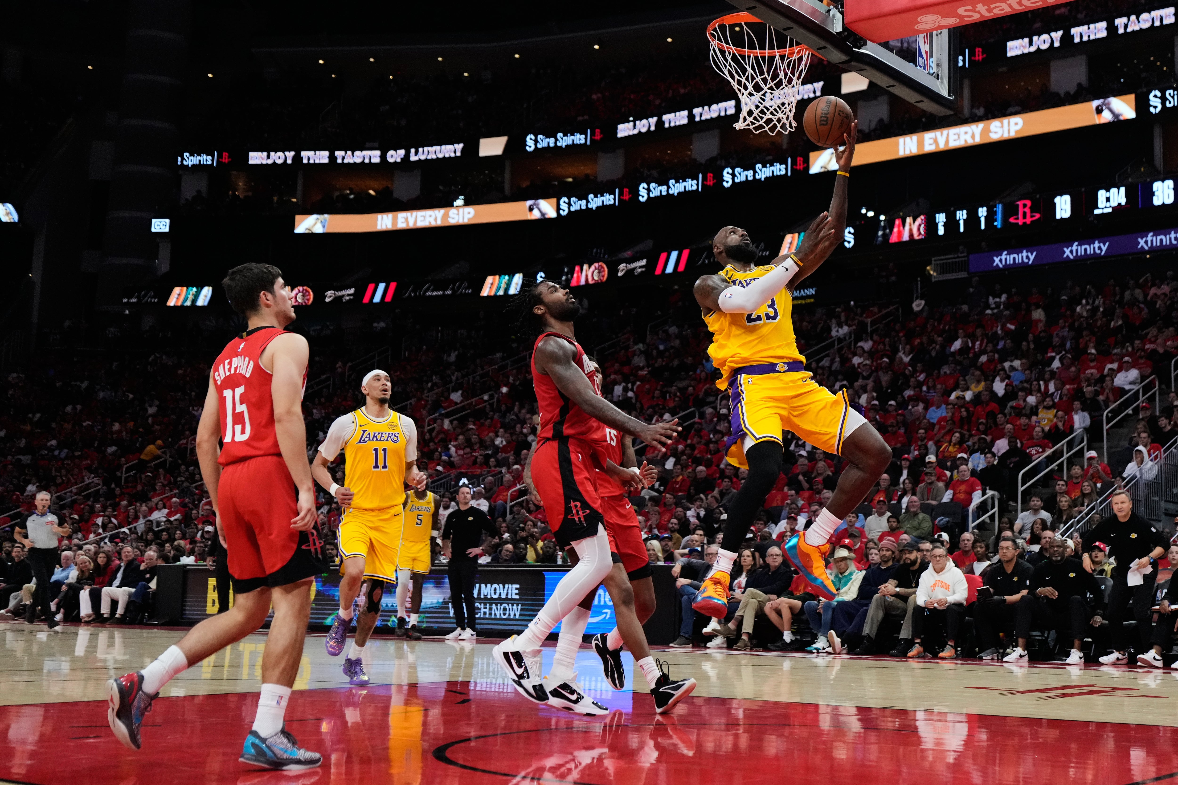Un incombustible LeBron James cita a los Lakers con los Thunder en las semifinales del Oeste