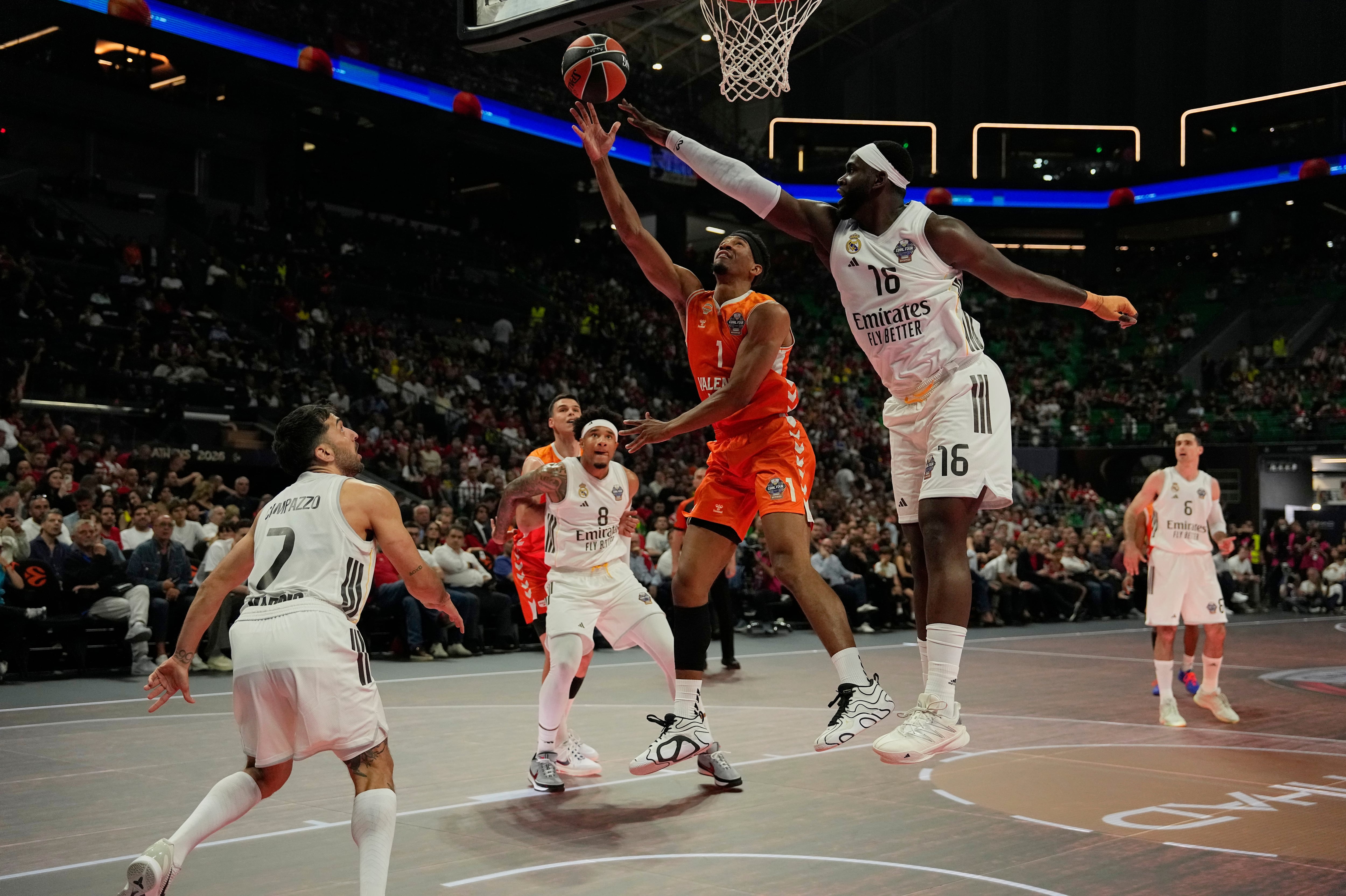 El Madrid se sobrepone a todo: gana al Valencia y jugará ante el Olympiacos la final de la Euroliga