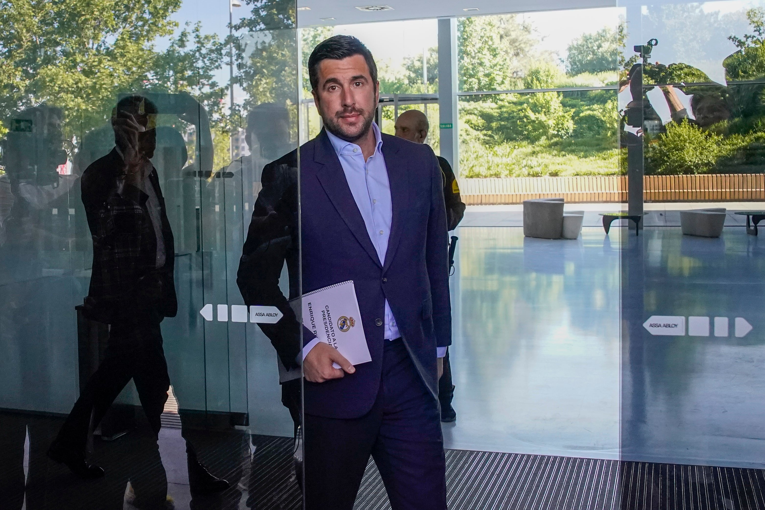 Enrique Riquelme presenta su candidatura a la presidencia del Real Madrid: “Pido a los socios que no tengan miedo”
