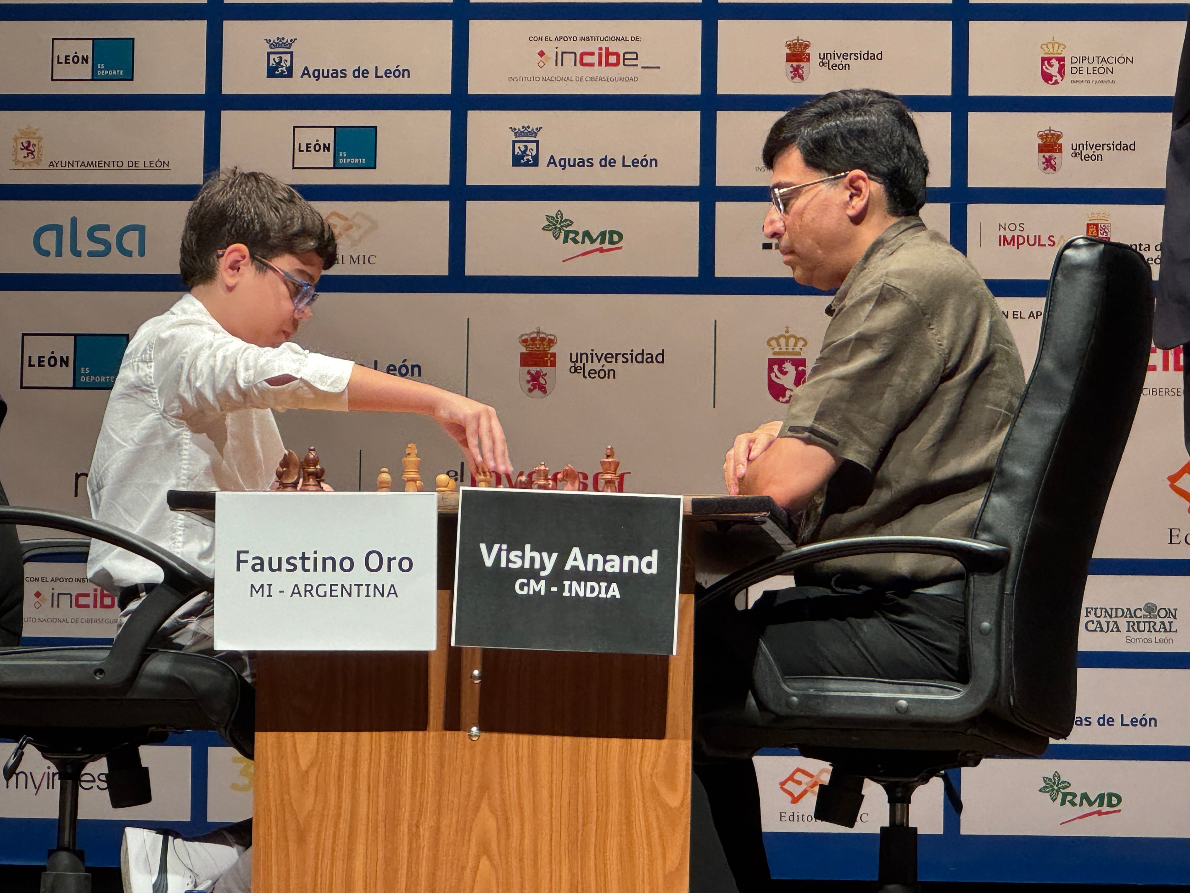 El pentacampeón Anand sufre mucho para doblegar al argentino Oro, de 11 años, en la semifinal de León