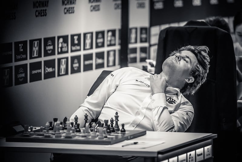 Carlsen aún puede ganar el Norway Chess de ajedrez a falta de tres rondas
