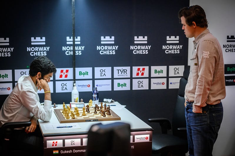 Carlsen augura que Gukesh perderá el título mundial en 2026