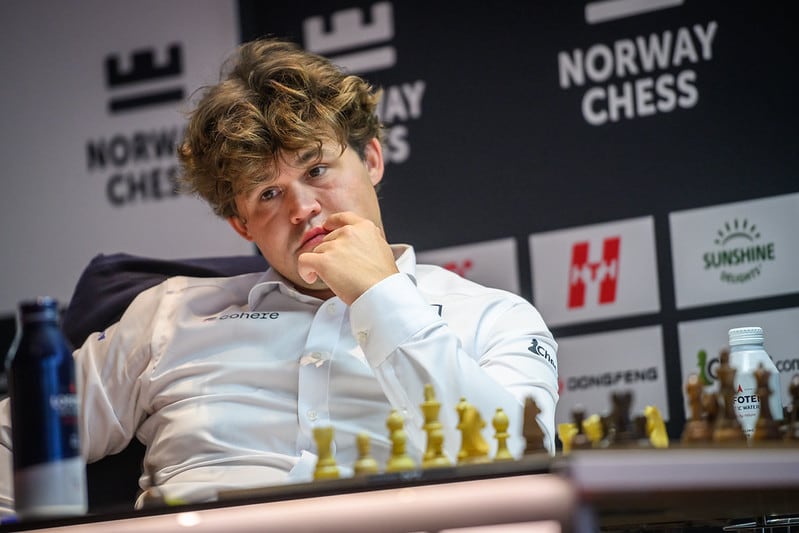El ajedrecista Carlsen colapsa otra vez ante Praggnanandhaa, y se aboca al fracaso en el torneo más duro del año