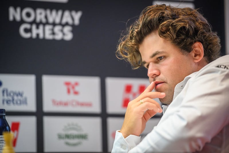 Carlsen renace muy motivado y gana al líder, Firouzja, con un ajedrez impecable
