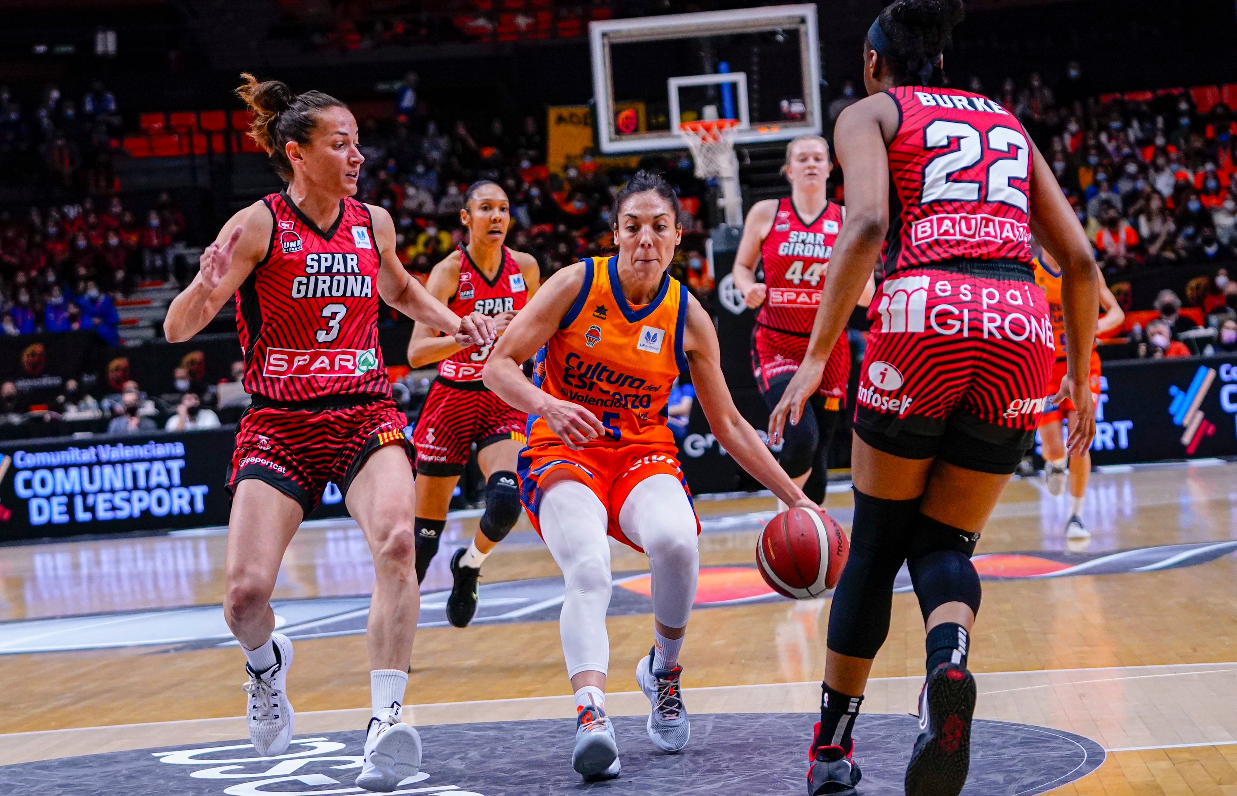 Cristina Ouviña se despide del Valencia Basket con 11 títulos bajo el brazo