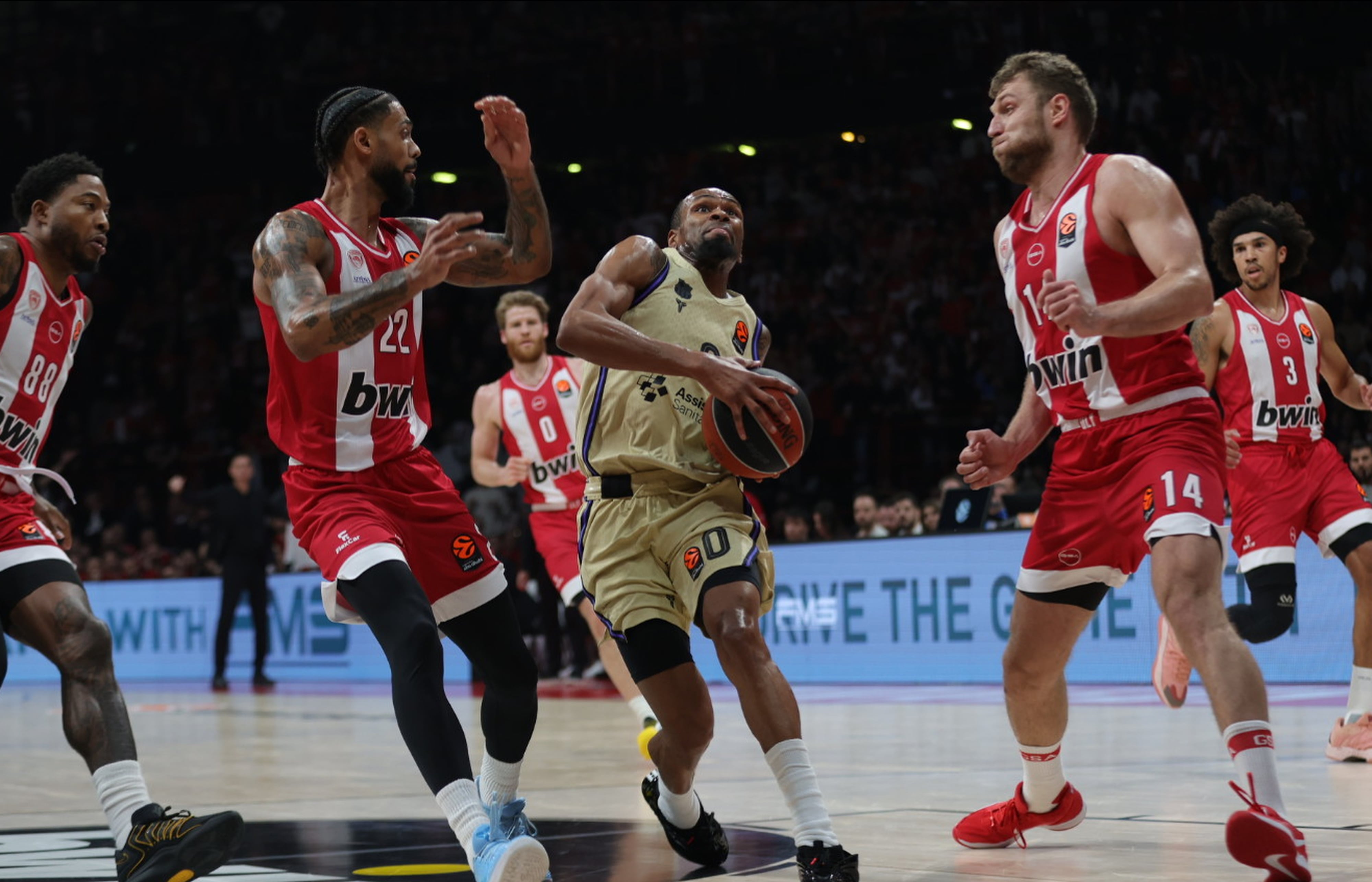 El Barcelona cae con la cabeza alta ante el Olympiacos