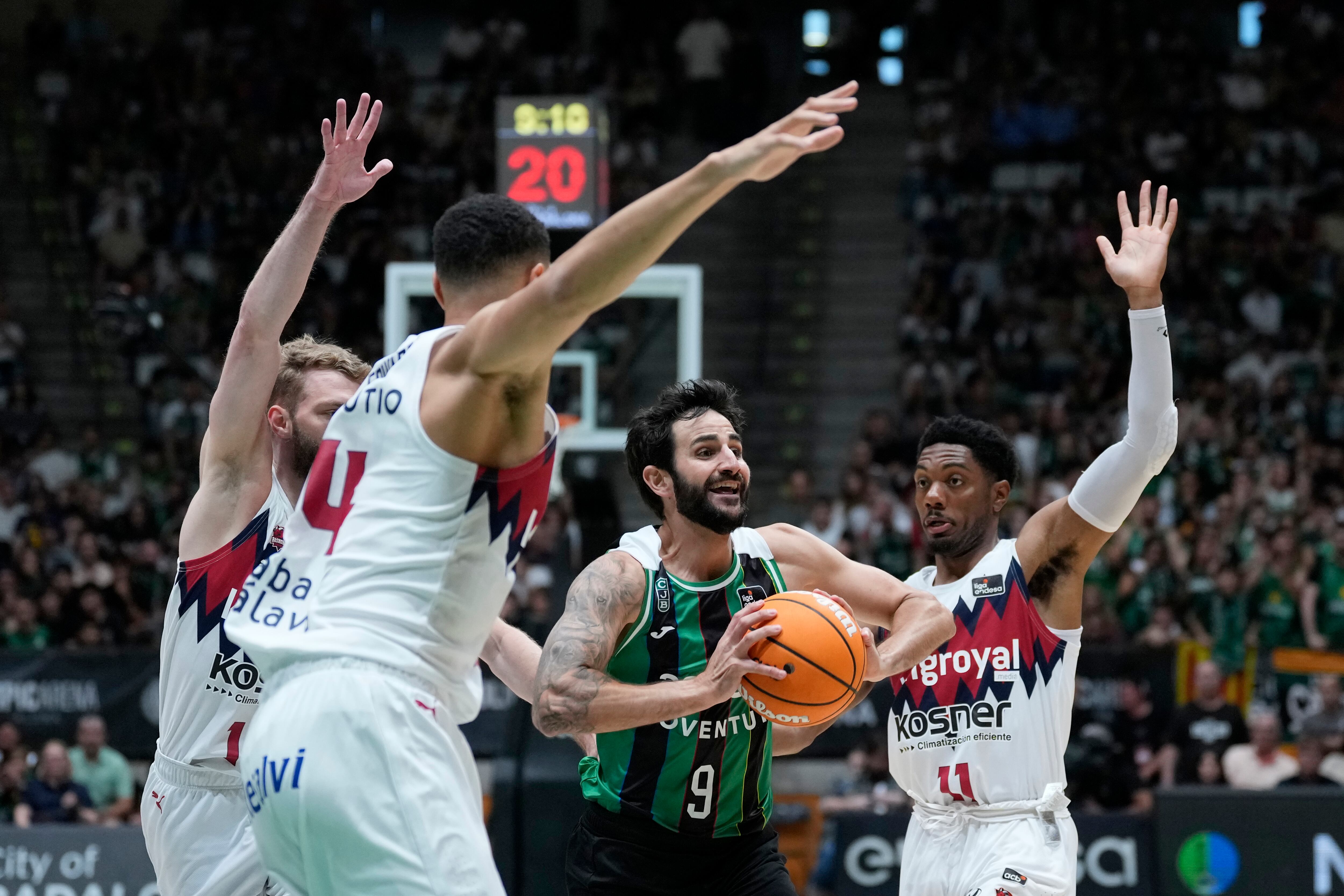 La magia sigue en la ACB: Ricky Rubio renueva por la Penya
