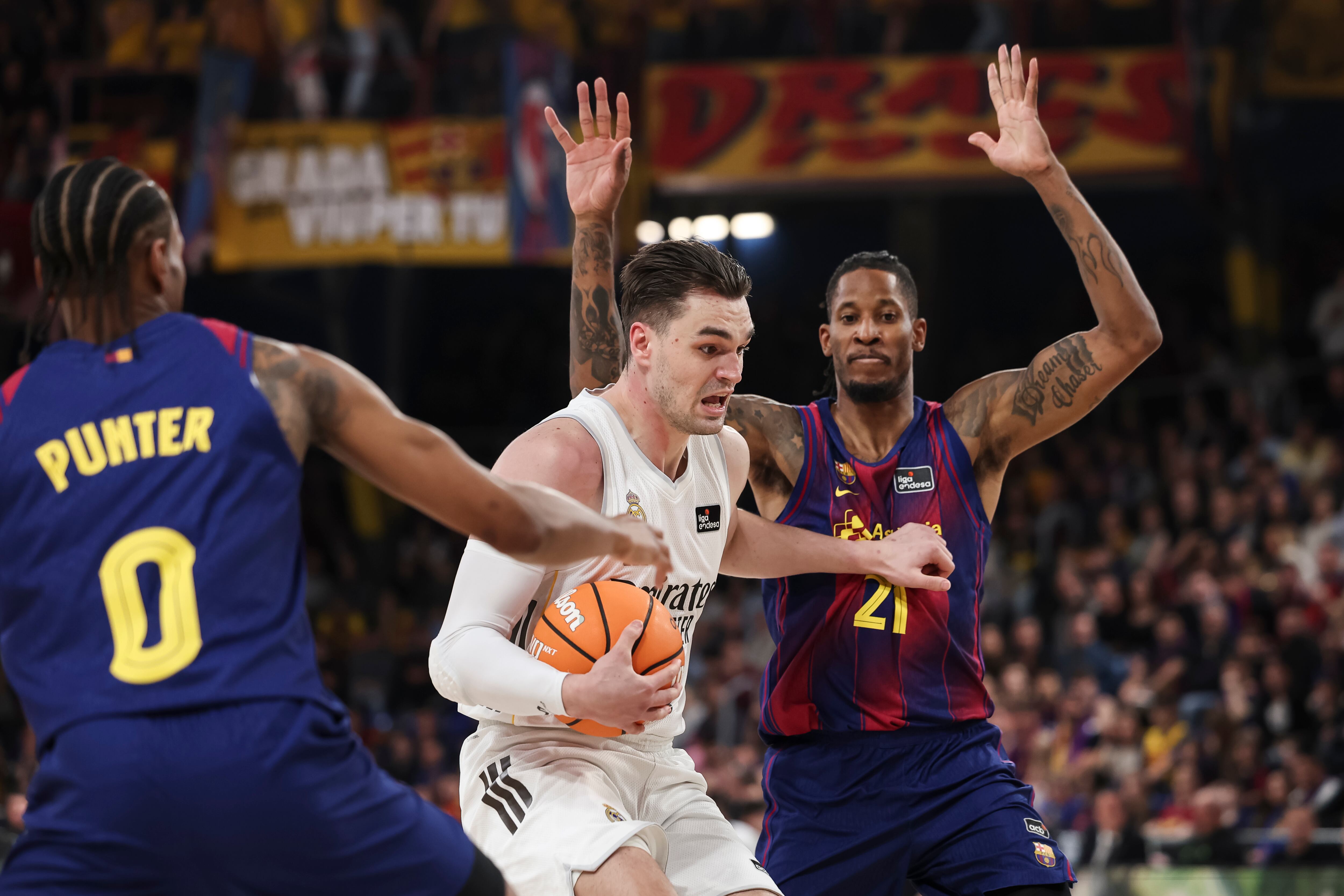 El Real Madrid le da un baño al Barça en el Palau: 76-95