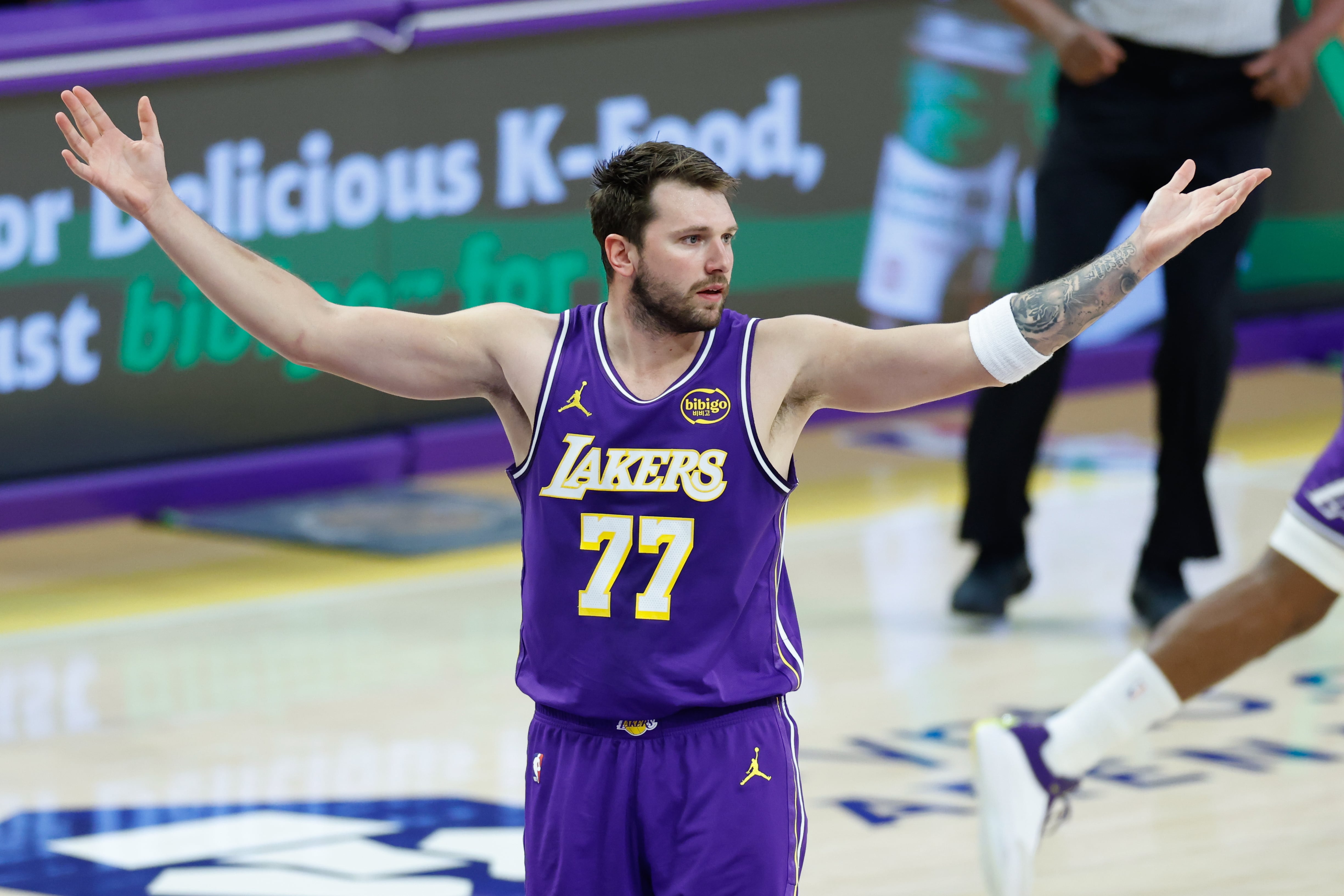 Los Lakers pierden a Luka Doncic en el peor momento por culpa de una lesión muscular