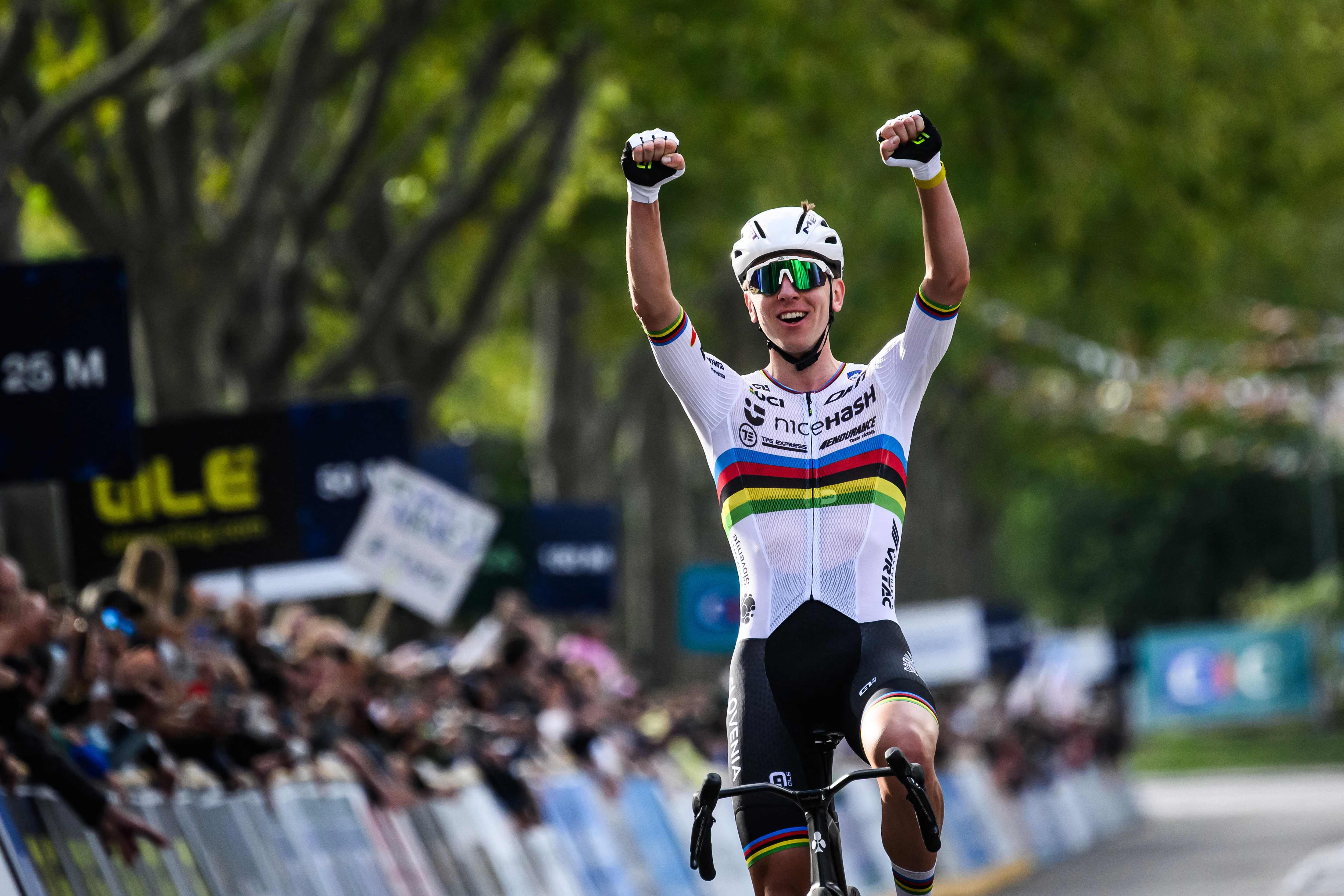 Aliado con el destino, Pogacar se impone a Evenepoel y Seixas en los Europeos de ciclismo