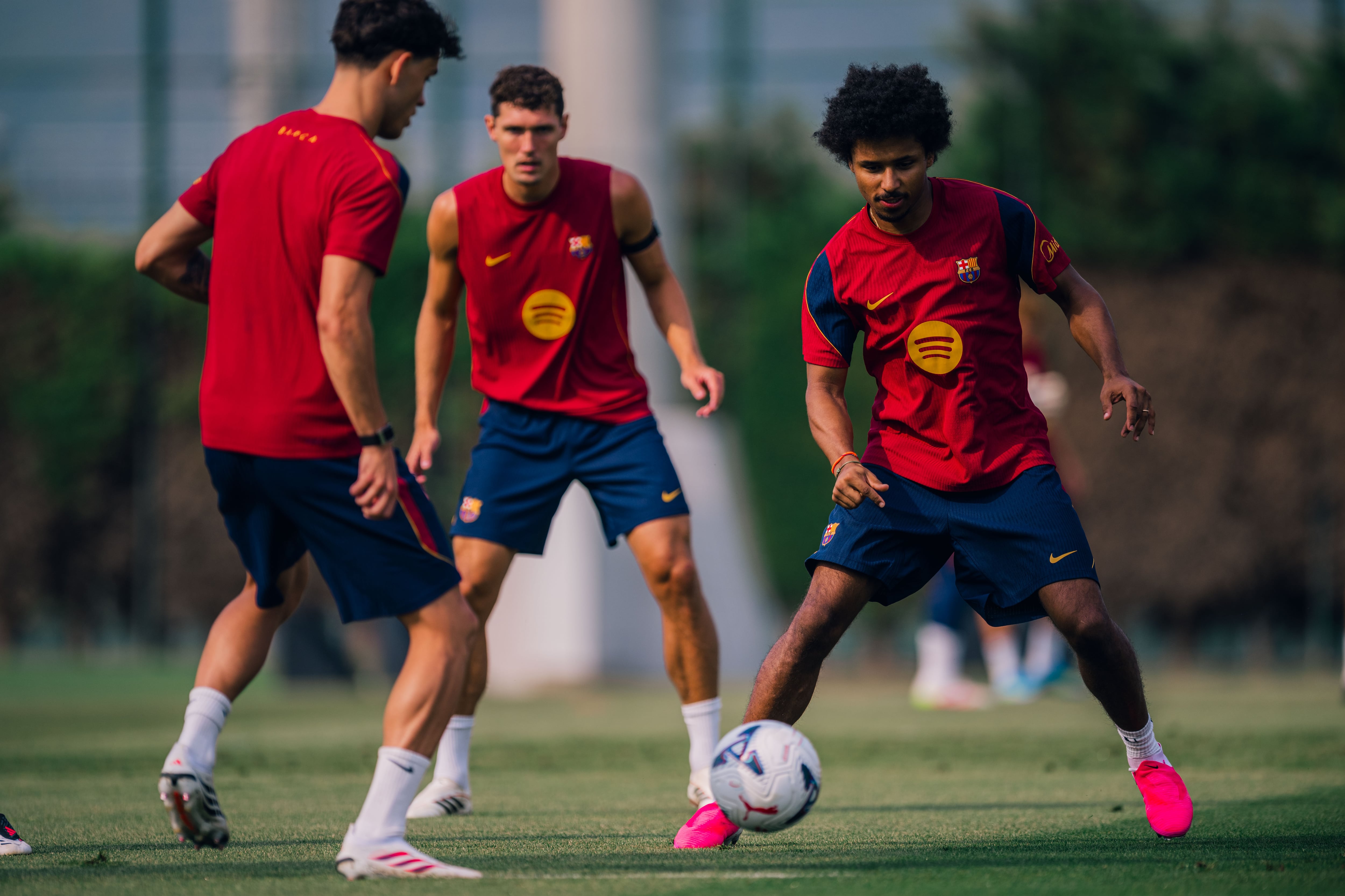 Las dos balas del nuevo Barcelona de Flick: Anthony Gordon y Karim Adeyemi