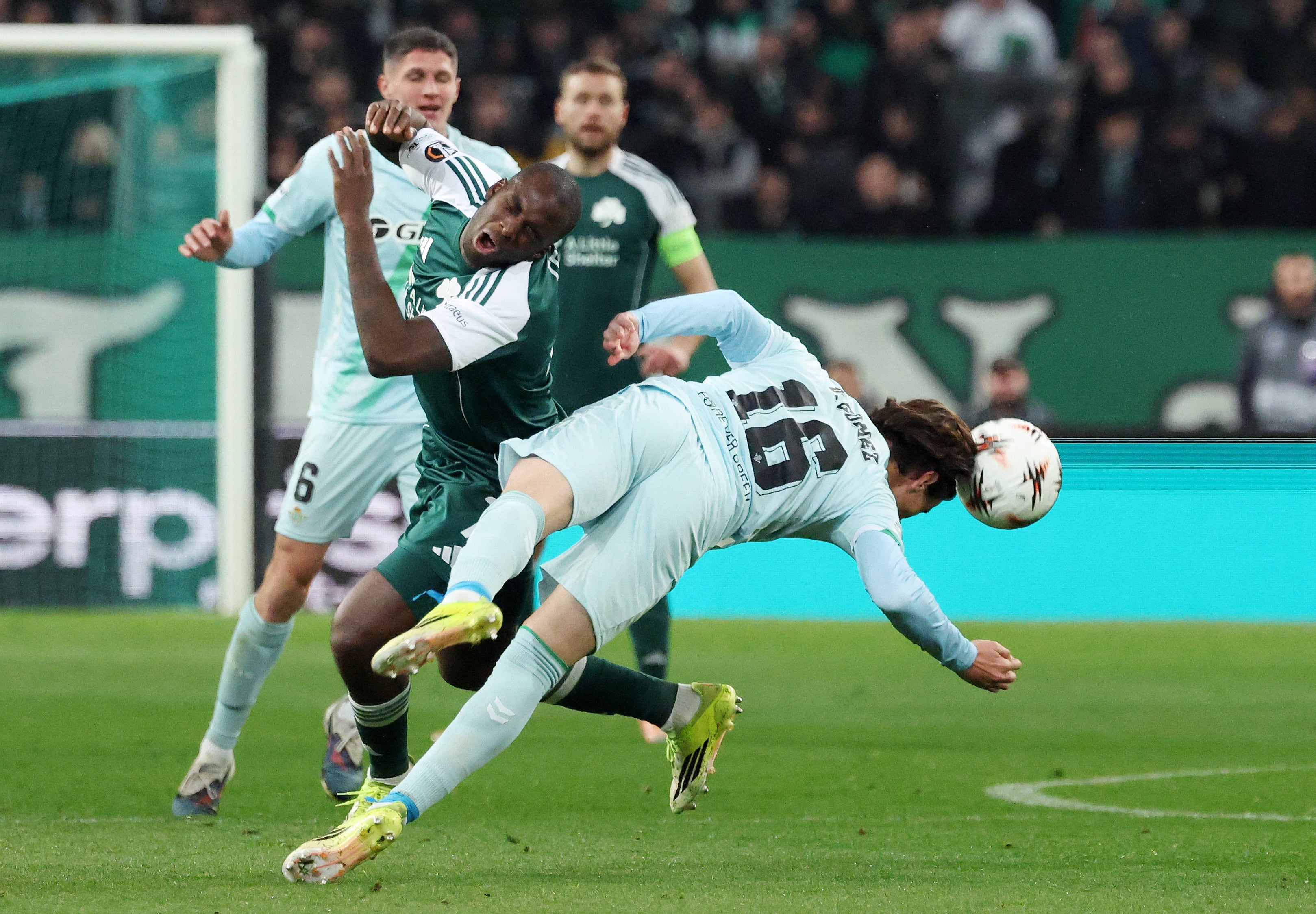 El Betis juega con fuego y se quema ante el Panathinaikos