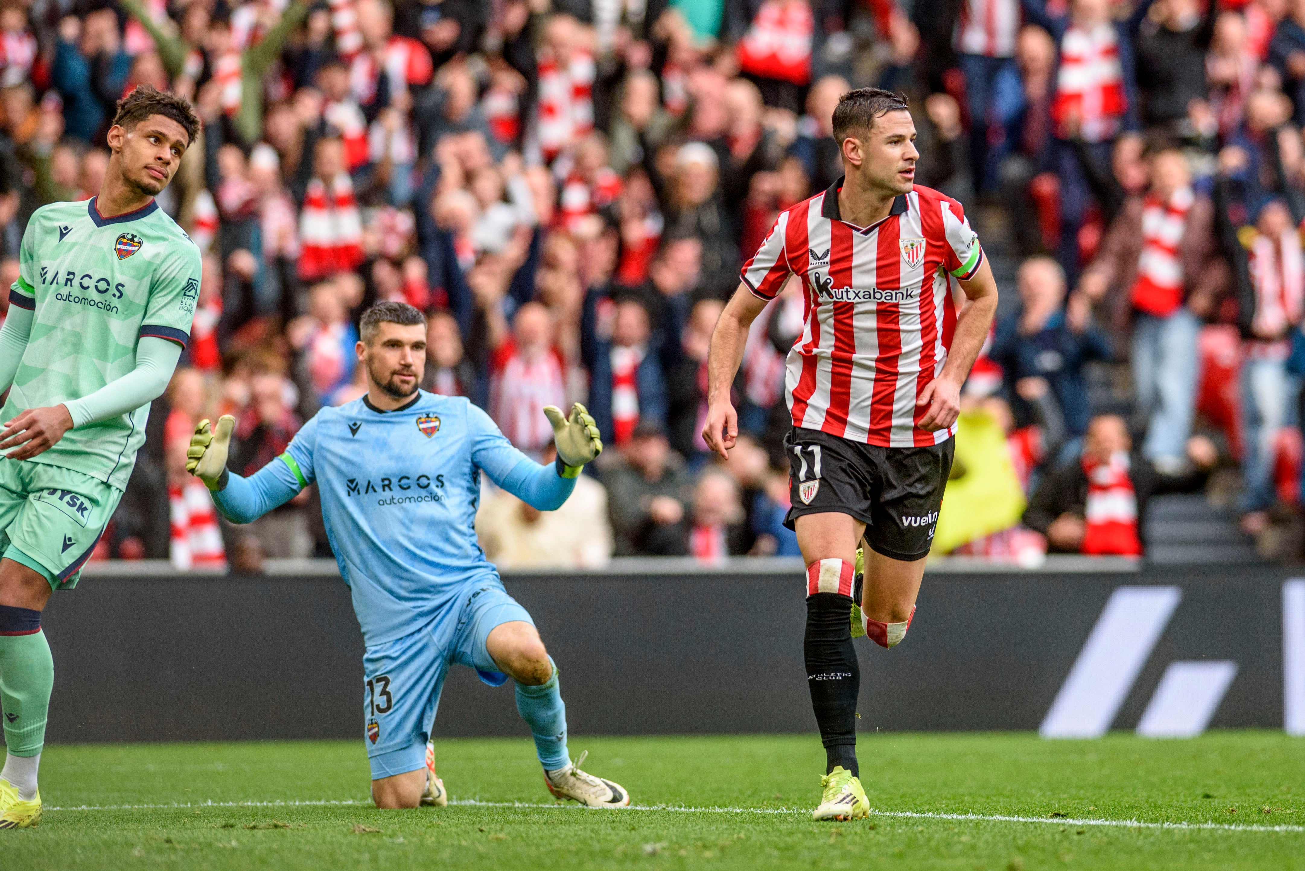 El Athletic vuelve a ganar en Liga ante el Levante gracias a un gran Guruzeta