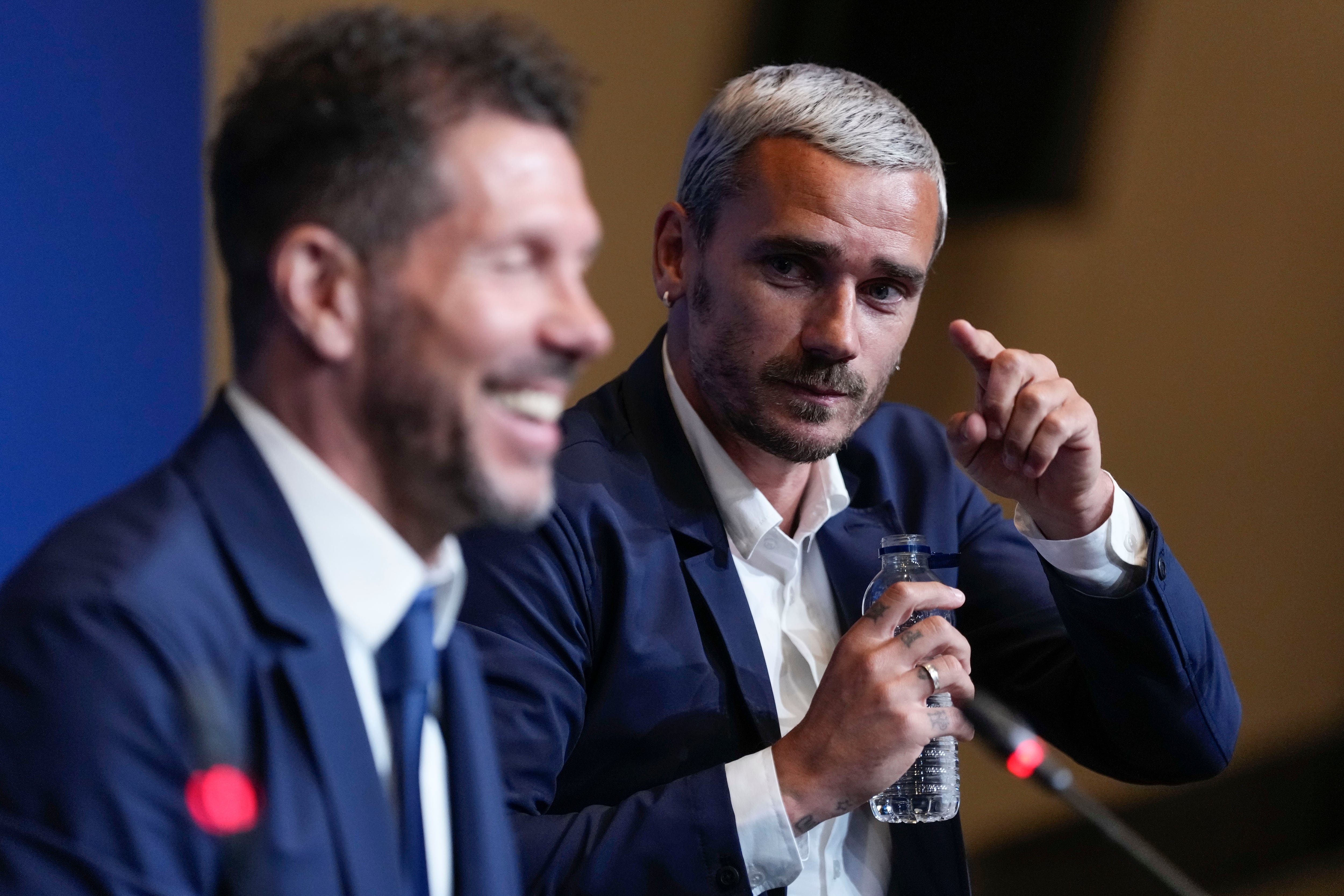Simeone, a Griezmann: “Te quiero mucho, pero si no corres estás fuera”