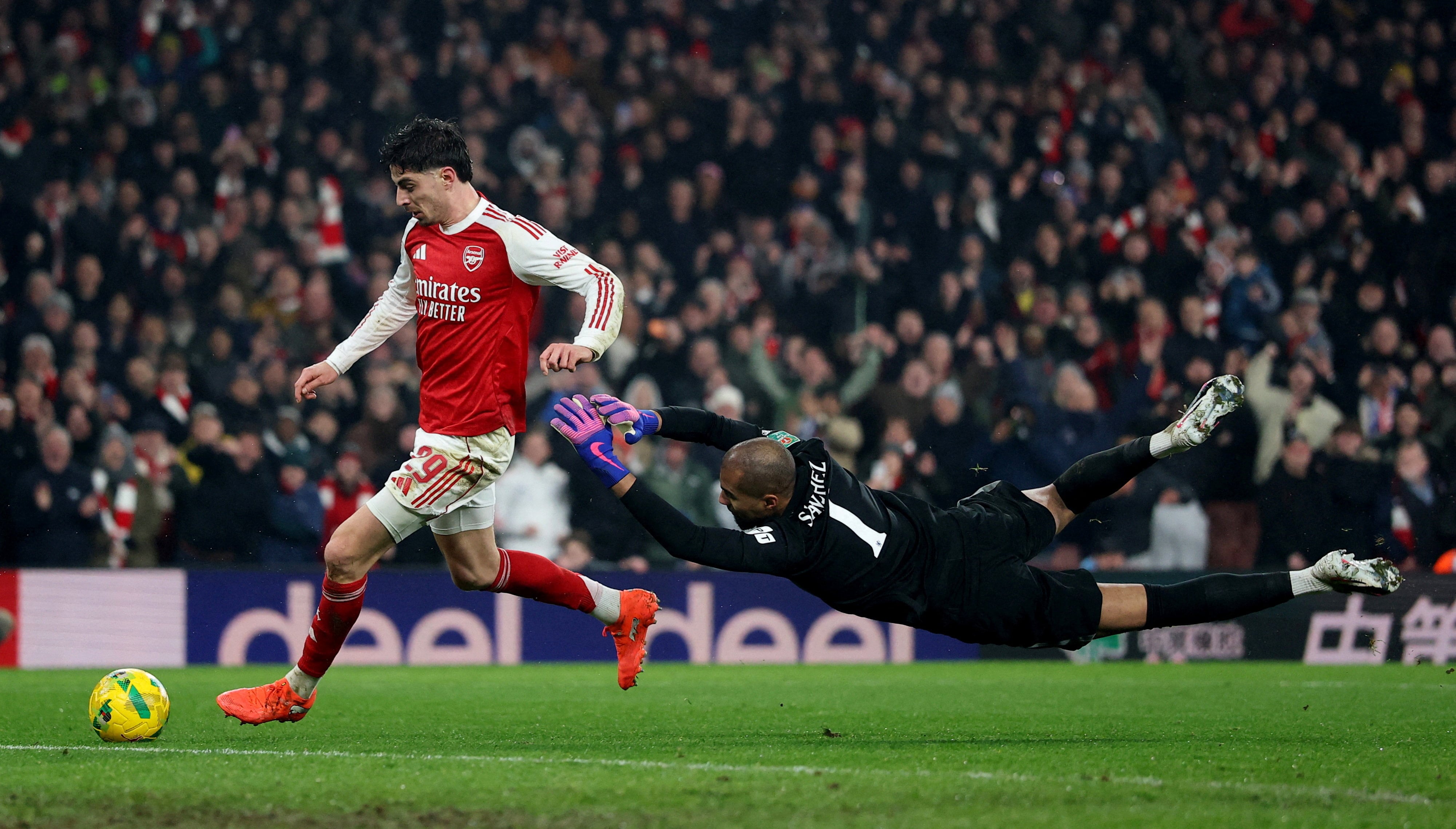 Guardiola pide más fichajes y Arteta lo reta con una final en Wembley