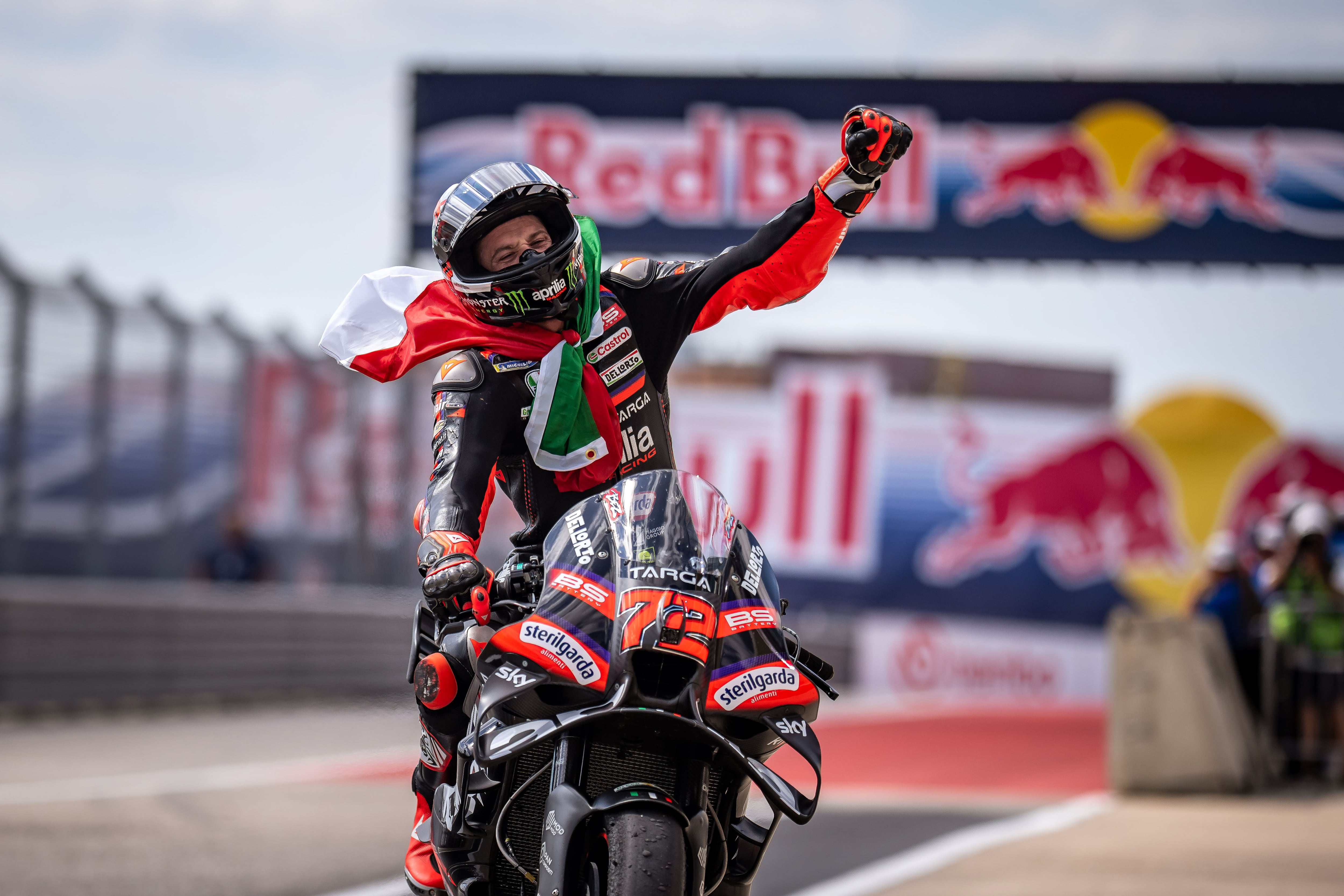Los secretos de Aprilia para dominar en MotoGP con un Bezzecchi en estado de gracia: buenos fichajes, horas extra y la innovación por bandera