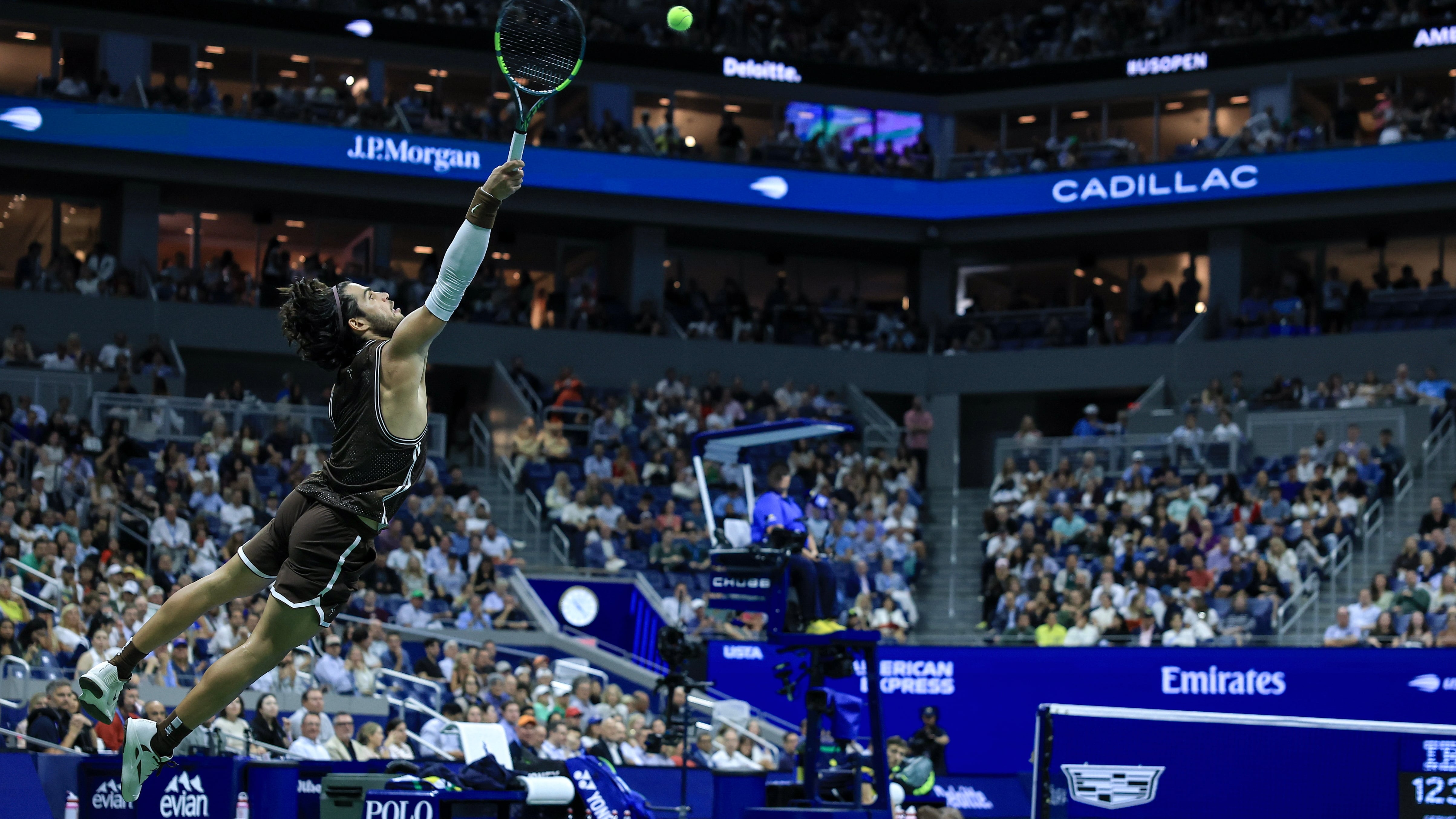 Alcaraz, más y mejor: remonta a Faria y sigue despejando dudas en el US Open