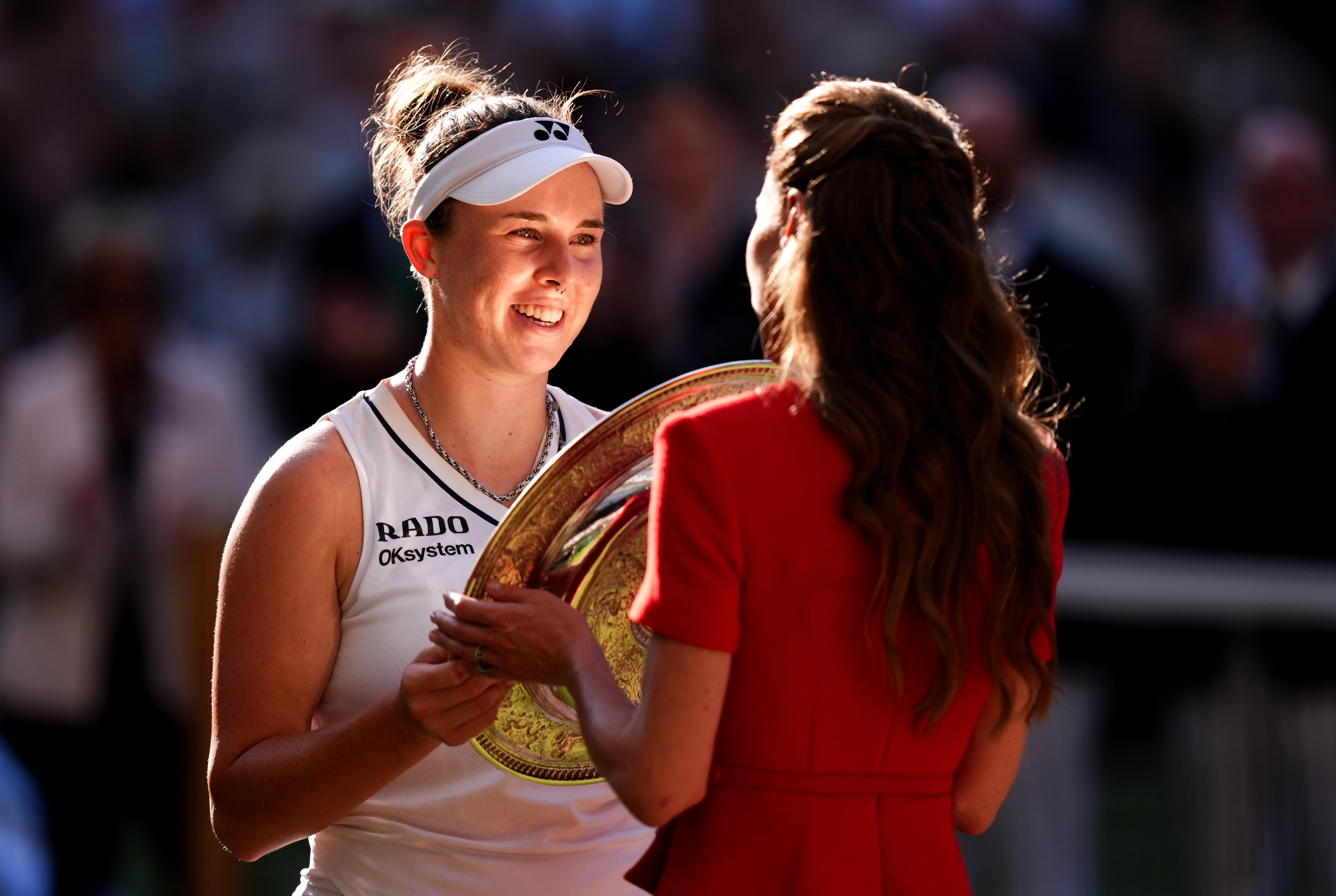 Wimbledon corona la serenidad de una joven poderosa: con todos ustedes, Linda Noskova