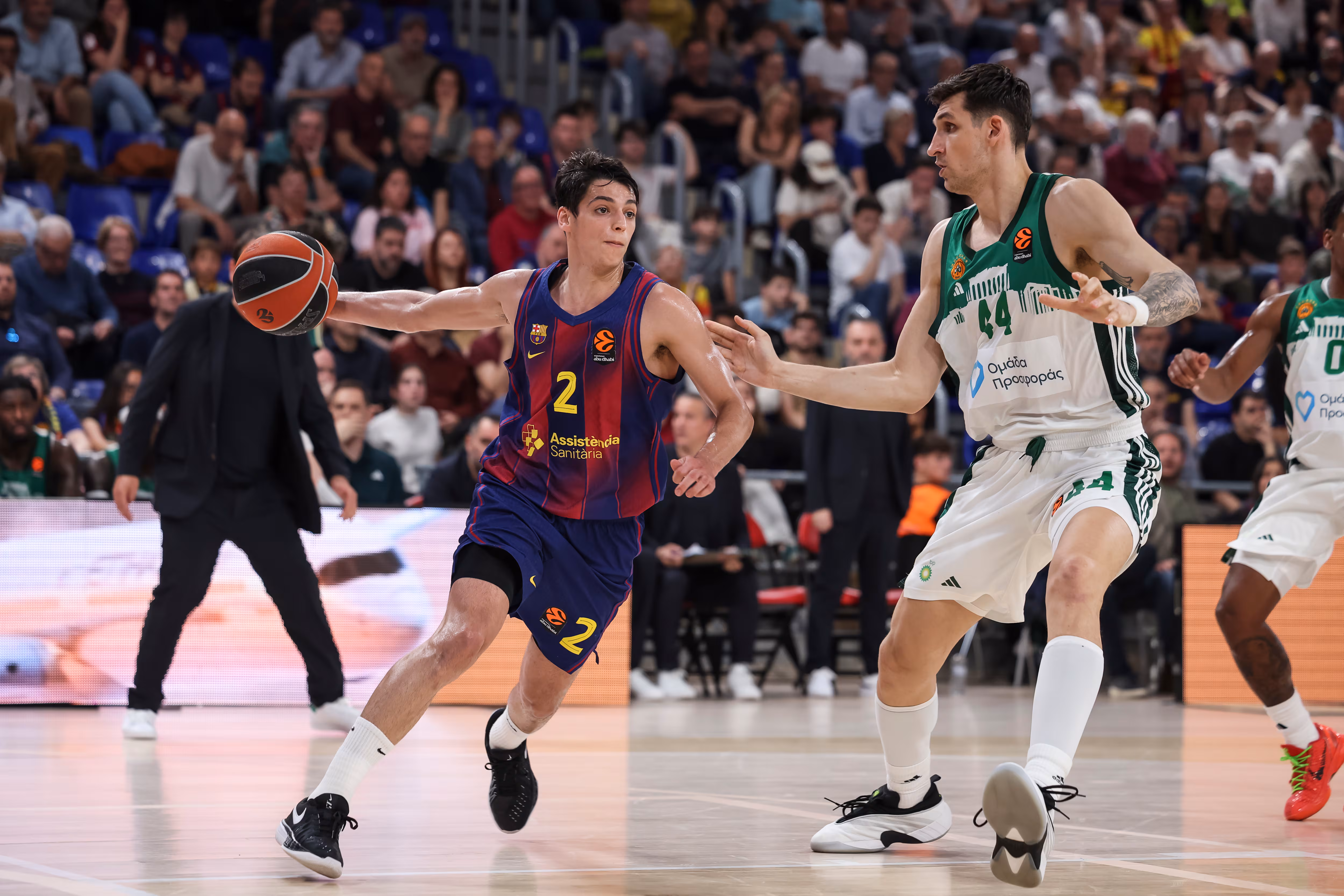 El Panathinaikos juega con un Barça que se enreda en Europa